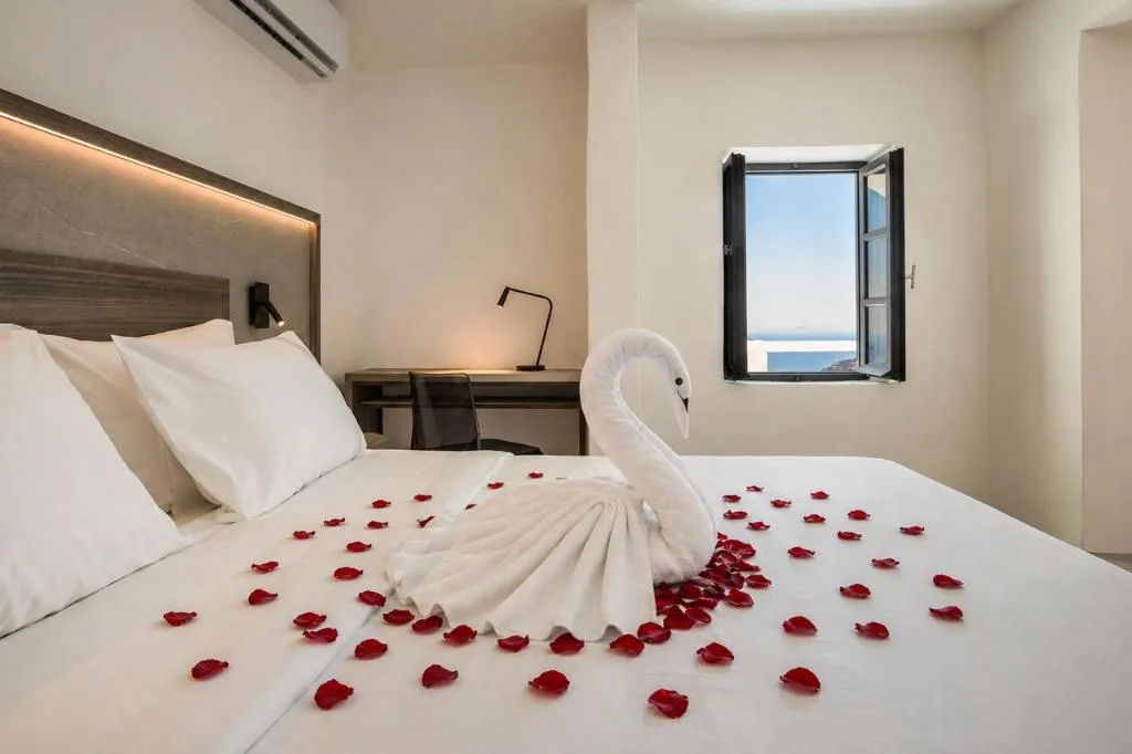 SUITE SEA VIEW HONEYMOON Room, Sun Rocks Boutique Hotel | Caldera View Suites, Santorini