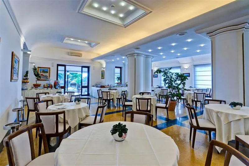 Restaurant, Hotel Syrene Capri, Naples