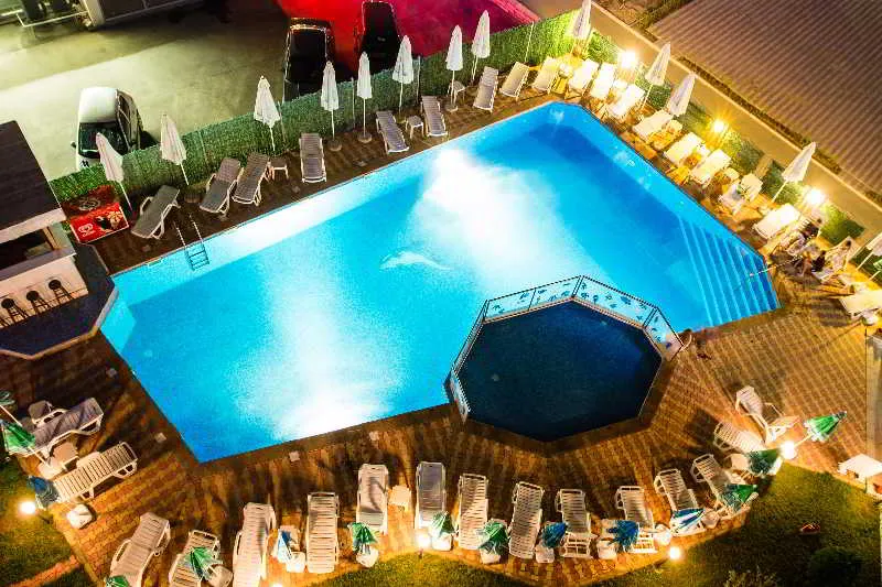 Pool, Bohemi, Bourgas