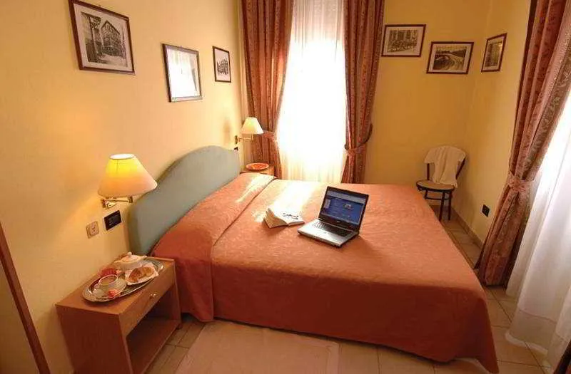 Room, Bagliori, Milan