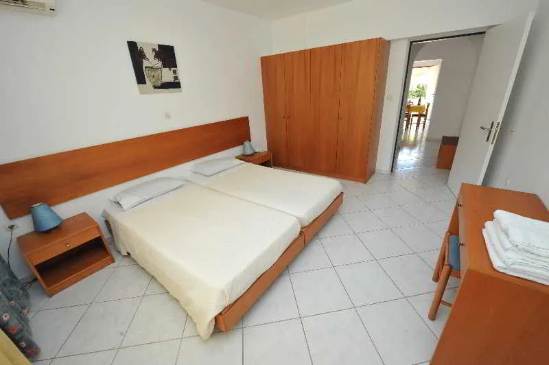 Room, Helena Christina, Rhodes
