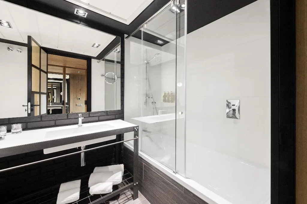 DOUBLE SUPERIOR Room, The Corner Hotel, Barcelona