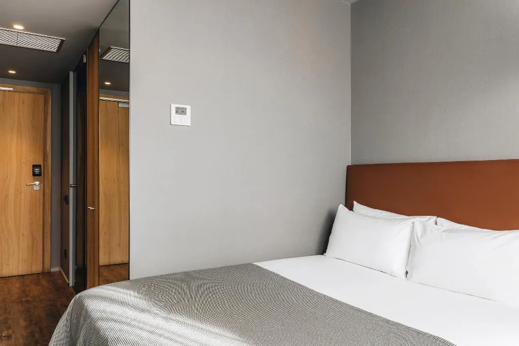 TWIN BASIC Room, Uma House by Yurbban Trafalgar, Barcelona
