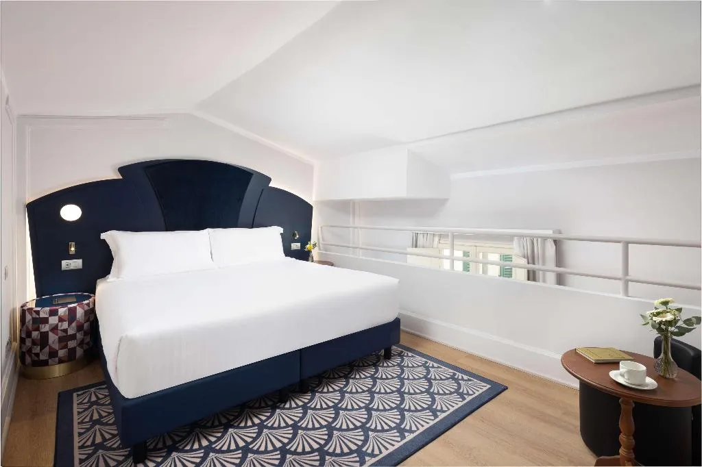 Room, Anglo American Hotel Florence, Curio Collection, Florence