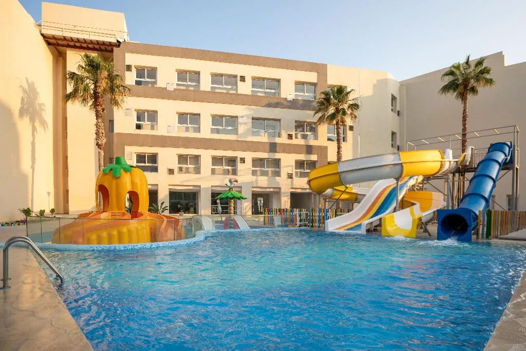 Pool, Hilton Skanes Monastir Beach Resort, Tunisia