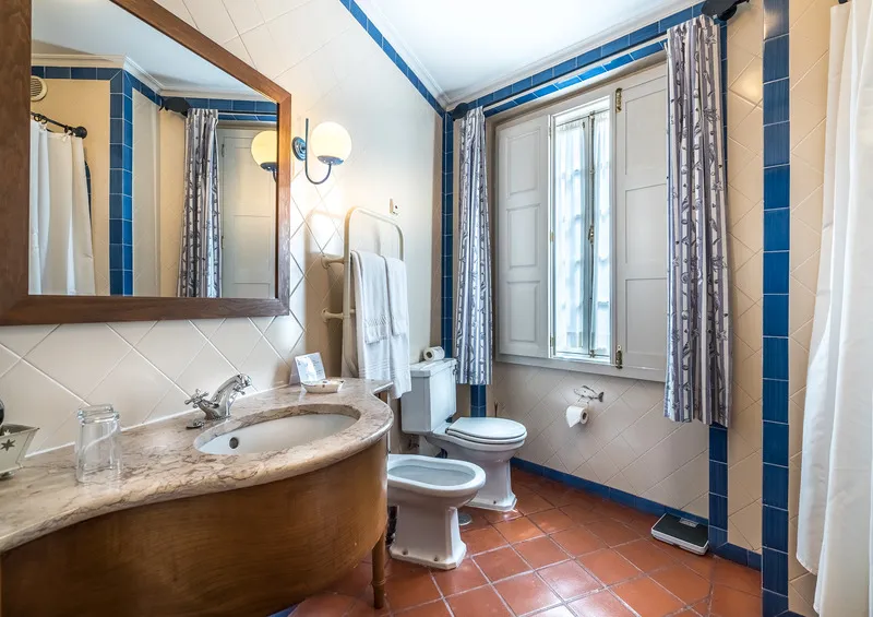 SUITE STANDARD Room, Lawrence's Hotel, Lisbon