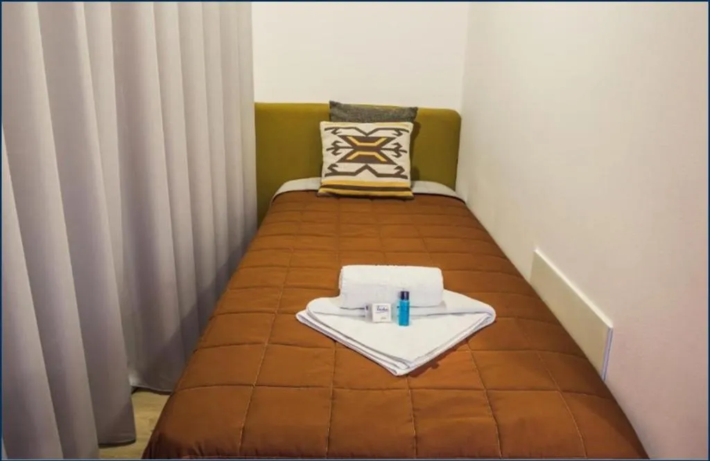 TRIPLE TWO BEDS Room, In Barcelos Hostel & Guest House, Porto