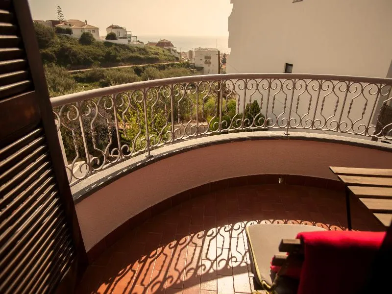 Bed in dormitory CAPACITY 8 Room, Ericeira Chill Hill 2 – Peach Garden, Lisbon