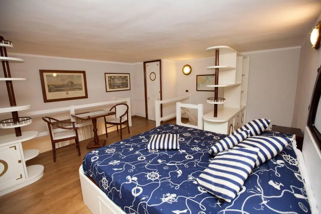 TRIPLE STANDARD Room, Hotel Ausonia, Naples