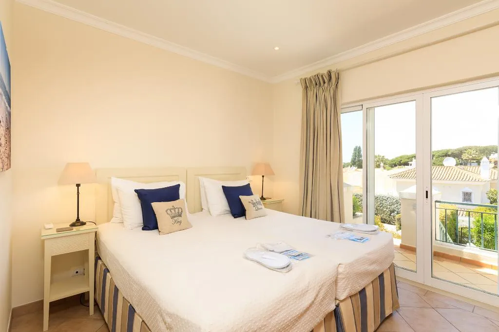 TOWNHOME THREE BEDROOMS Room, Vale Do Lobo Resort, Algarve