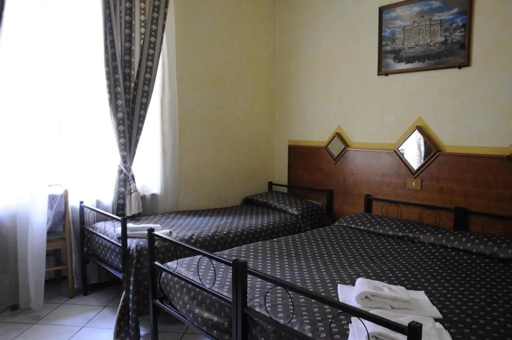 TRIPLE STANDARD Room, Hotel Farini, Rome