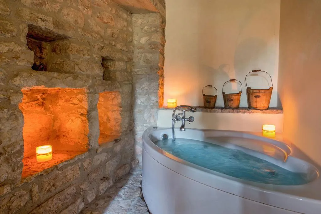 SUITE WITH JACUZZI Room, Castello Valenzino, Perugia