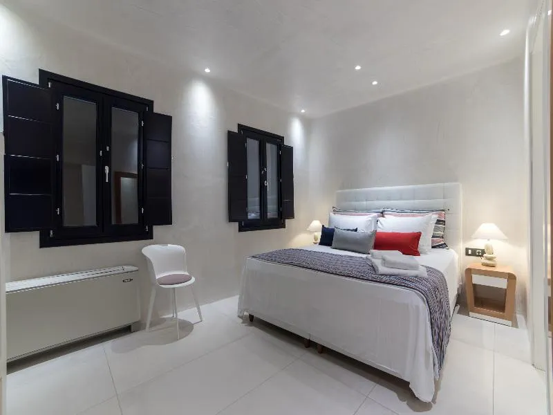 Room, Daydream Luxury Suites, Santorini