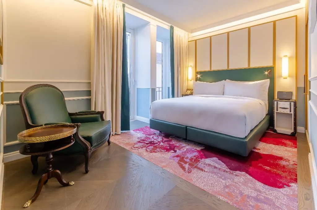 SUITE WITH TERRACE Room, The Emerald House Lisbon, Curio Collection by Hilt, Lisbon