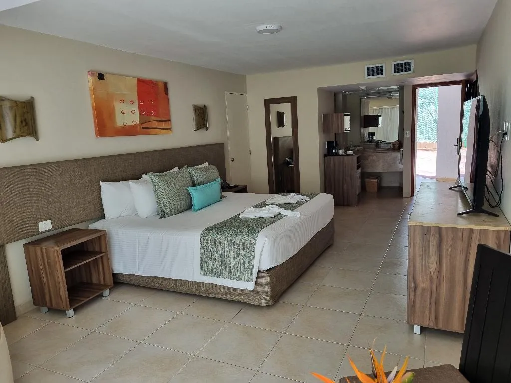 JUNIOR SUITE DELUXE KING BED Room, Ocean Spa Hotel All Inclusive, Cancun Area