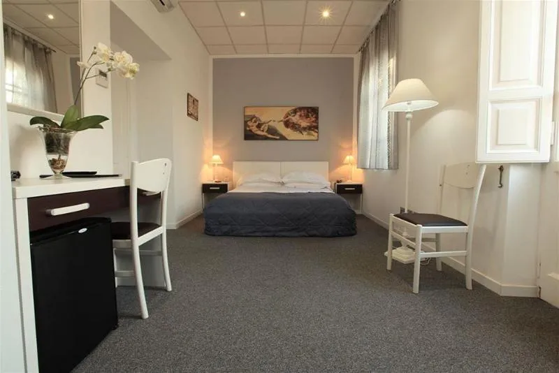 Double or Twin SUPERIOR Room, Villa Pirandello, Rome