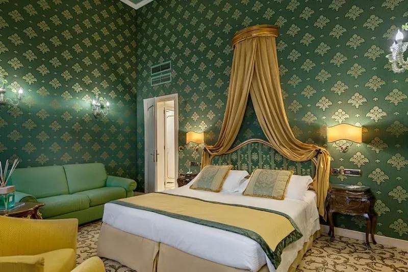 Double or Twin CANAL VIEW Room, Ca' dei Conti, Venice