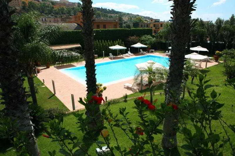 Pool, Della Valle, Catania