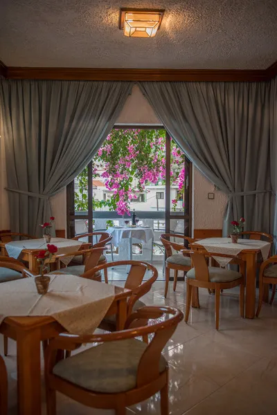 Lobby, Fevro, Crete