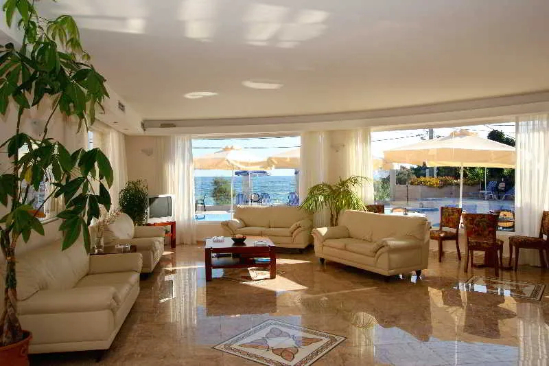 Lobby, Porto Alegre, Crete