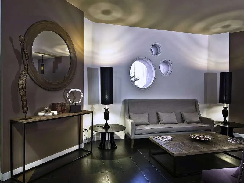 Lobby, Caravel, Rome