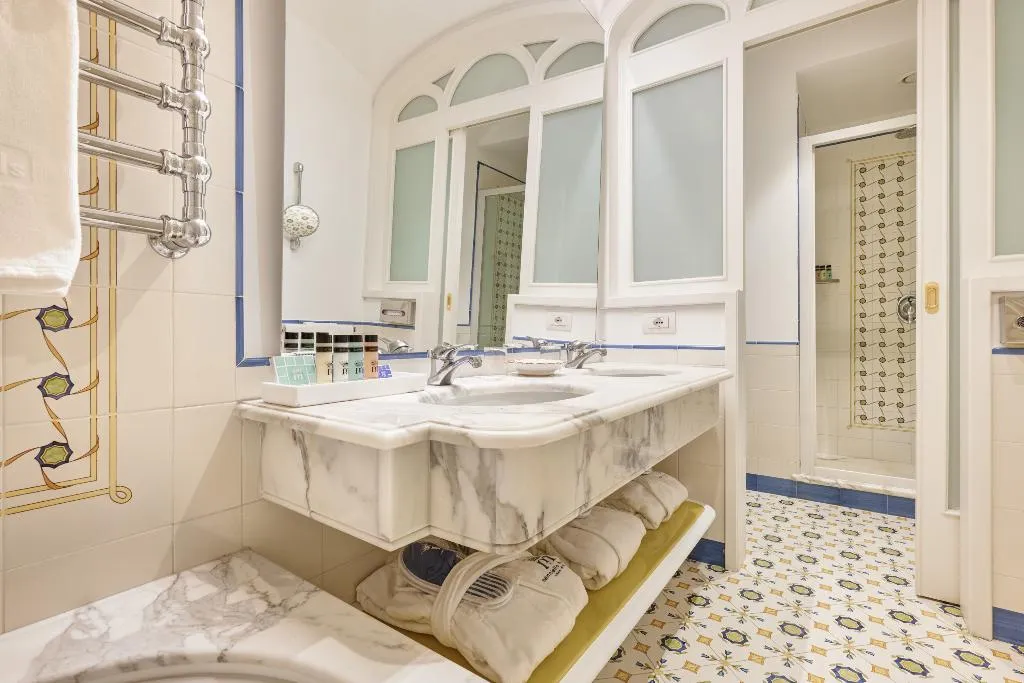 SUITE PARTIAL SEA VIEW Room, Grand Hotel Capodimonte, Naples