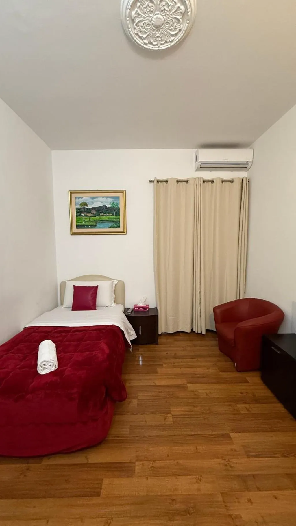 SINGLE WITH BALCONY Room, Two Ducks Hostel, Naples