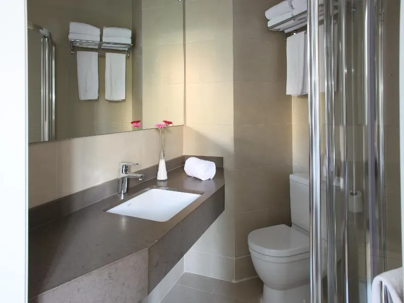 APARTMENT CAPACITY 4 ONE BEDROOM Room, MH Apartments Suites, Barcelona