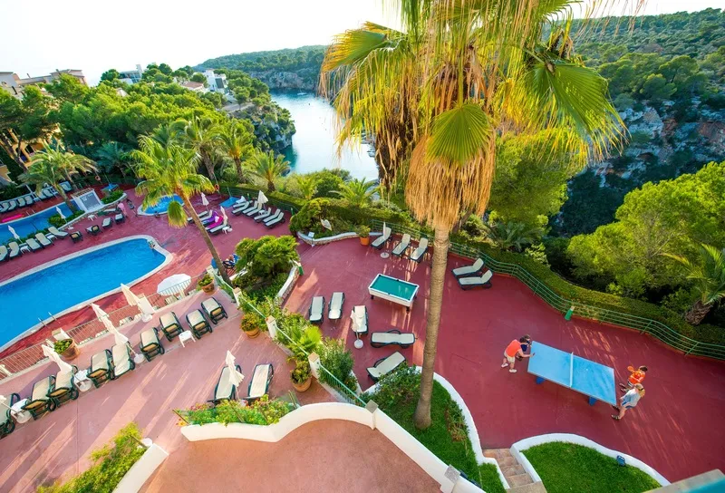 Sports and Entertainment, Ona Cala Pi Club, Majorca