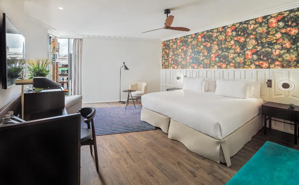 Double or Twin DELUXE SUPERIOR Room, H10 Casanova, Barcelona