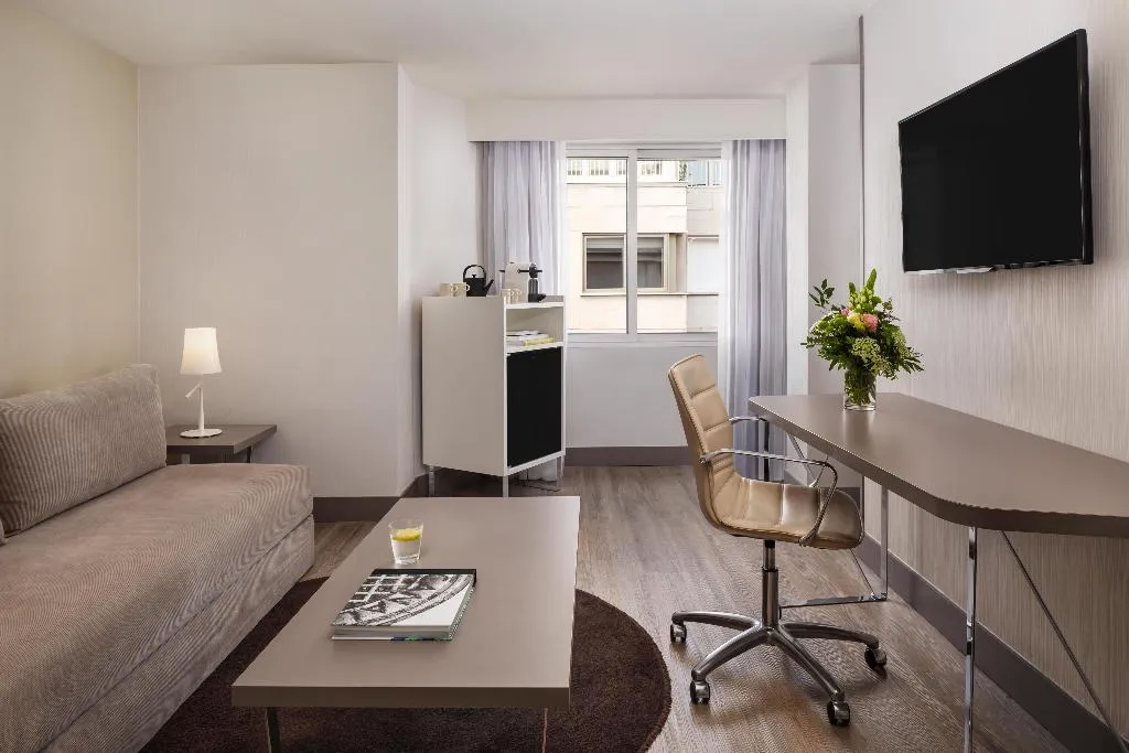 JUNIOR SUITE WITH VIEWS Room, NH Madrid Zurbano, Madrid