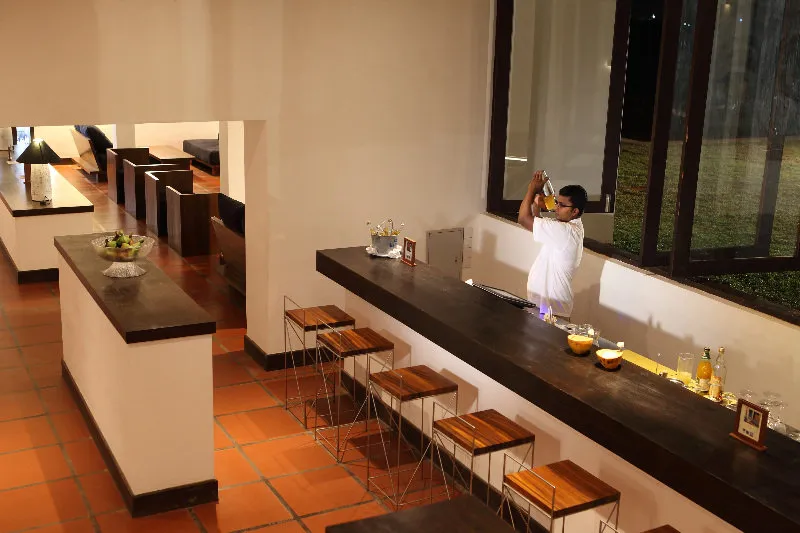Bar, Jetwing Lagoon Adult Only, Colombo