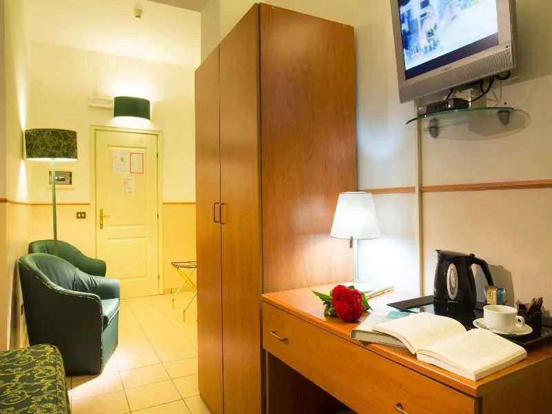 Room, Albergo Montreal, Florence