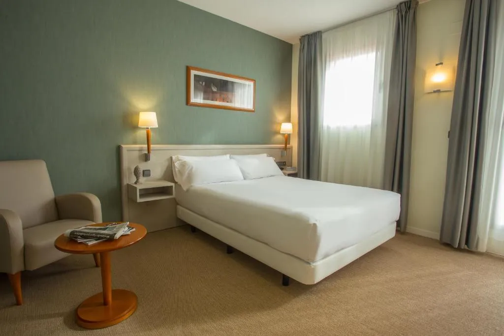 QUADRUPLE STANDARD Room, Alaquas, Costa Blanca