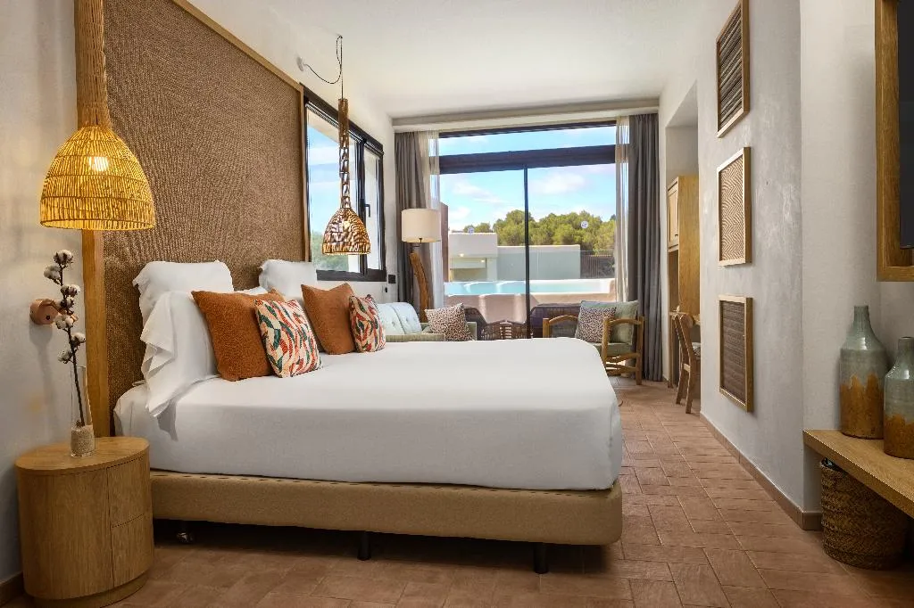 JUNIOR SUITE WITH PRIVATE POOL Room, Cala San Miguel Ibiza Res, Curio Colllec by Hilton, Ibiza