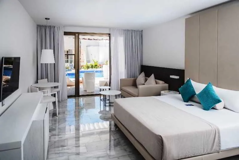 JUNIOR SUITE POOL VIEW Room, Platinum Yucatan Princess, Playa Del Carmen