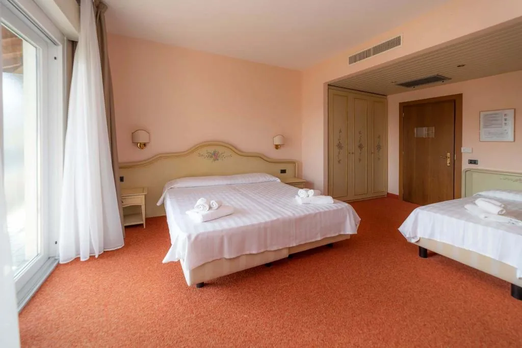 TRIPLE STANDARD Room, Hotiday Room Collection - Stresa, Milan