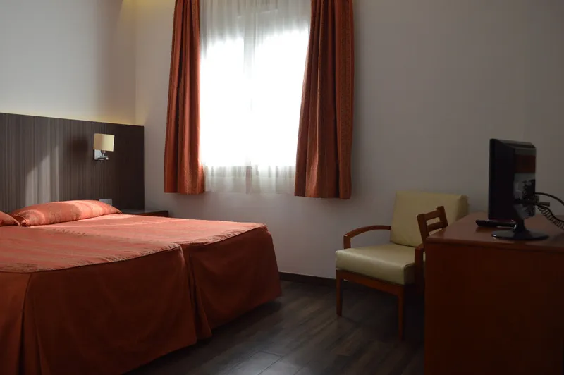 DOUBLE SINGLE USE STANDARD Room, De Francia Y Paris, Costa De La Luz