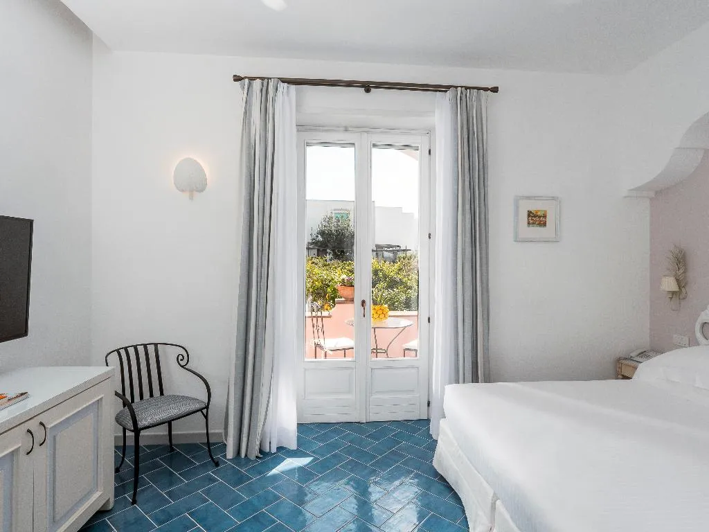 DOUBLE GARDEN VIEW WITH BALCONY Room, Casa Mariantonia, Naples