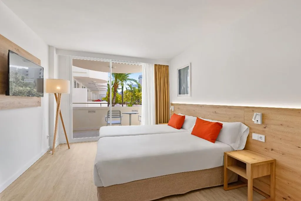 STUDIO CAPACITY 2 Room, Palmanova Beach Apartments by TRH, Majorca