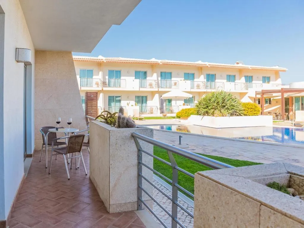 APARTMENT POOL VIEW Room, Pontalaia, Algarve