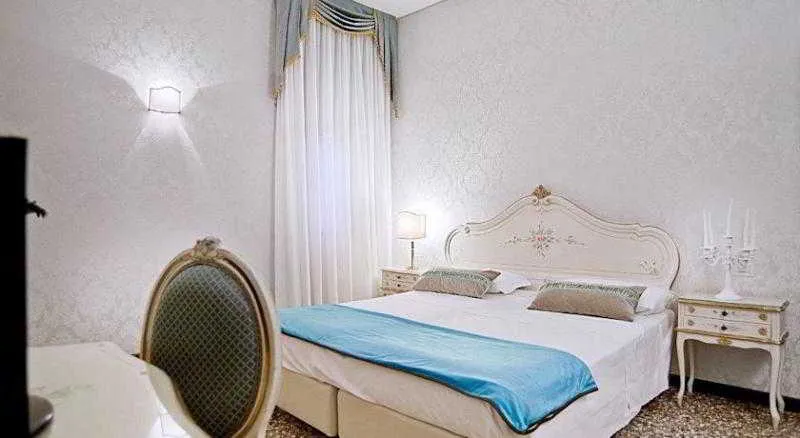 Room, Casa Martini, Venice