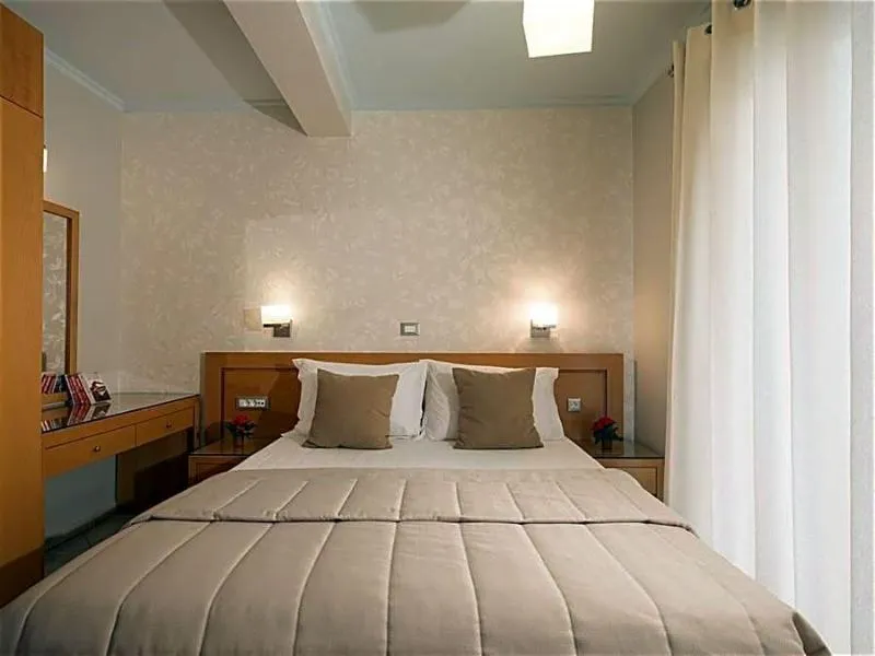 General view, Plaza Hotel, Zante