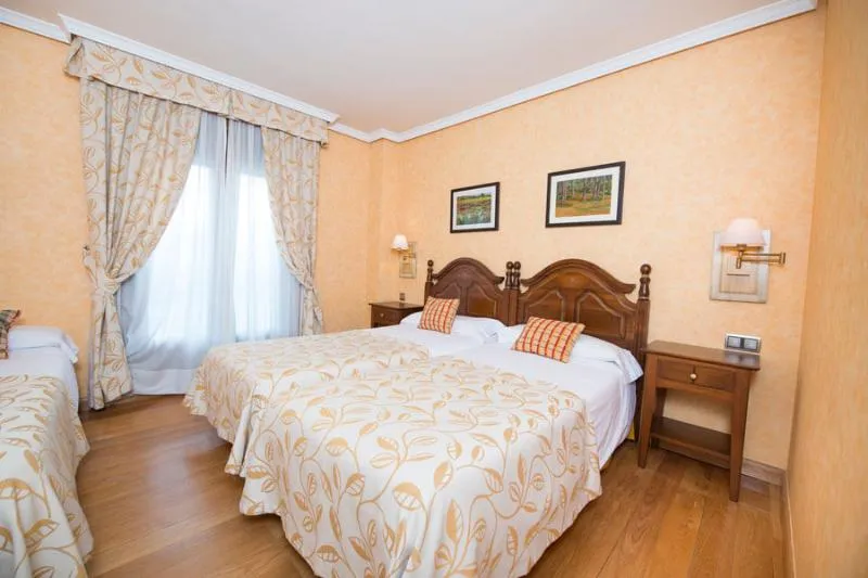 TRIPLE THREE BEDS Room, Hospederia La Canada, Madrid