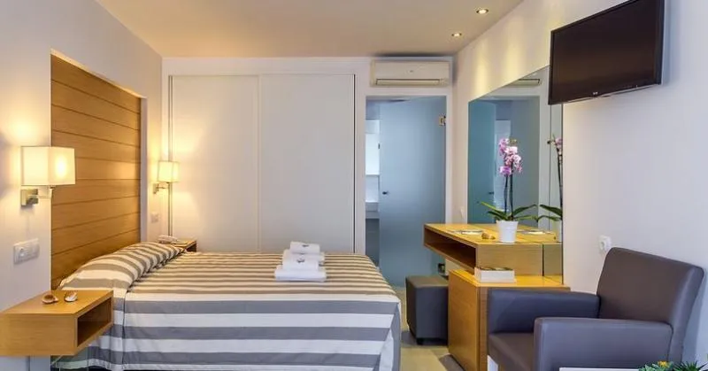 Double or Twin SIDE SEA VIEW Room, Happy Days Hotel, Crete