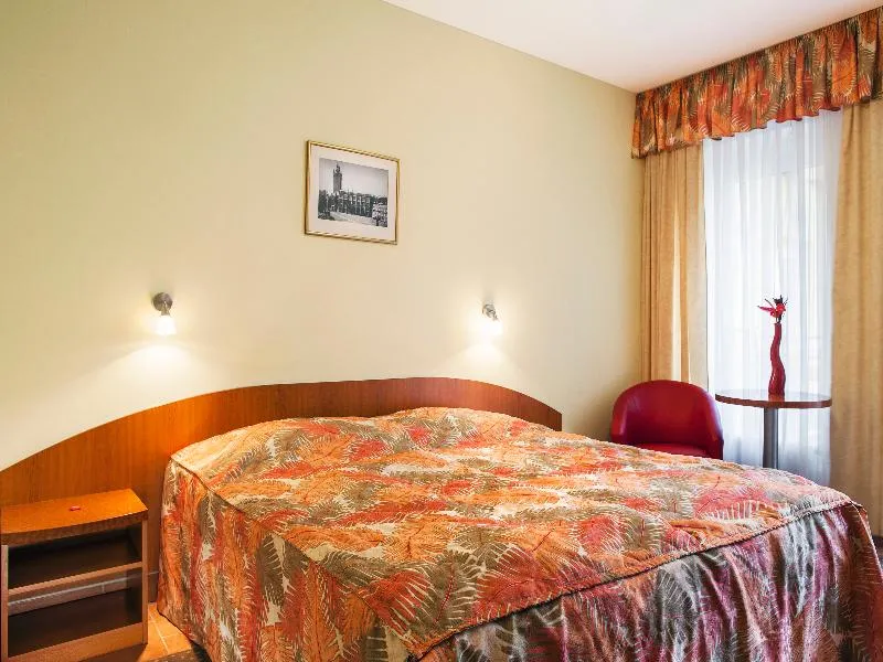DOUBLE STANDARD Room, Seifert, Prague
