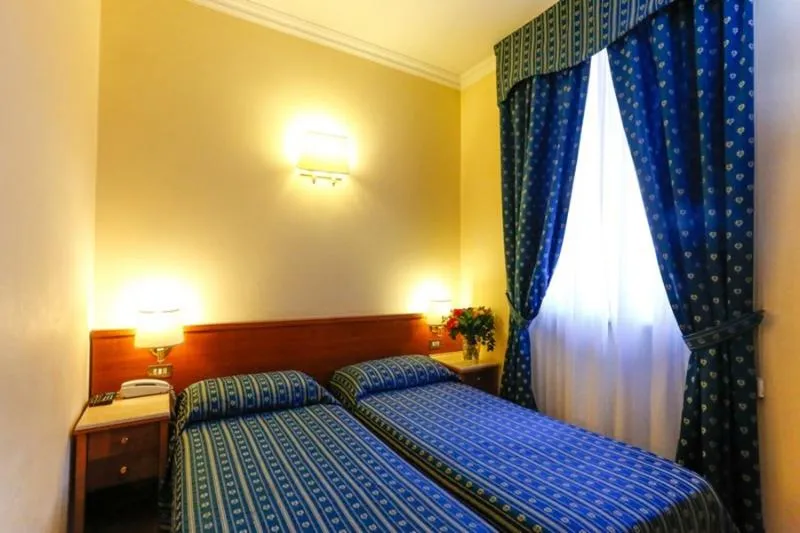 TWIN STANDARD Room, Tempio di Pallade, Rome