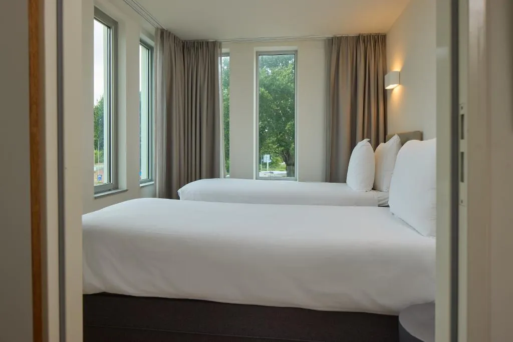 QUADRUPLE STANDARD Room, WestCord Art Hotel Amsterdam 4, Amsterdam