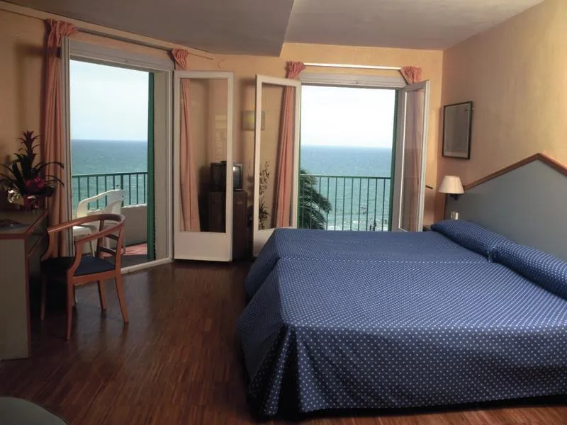 Room, Subur, Costa Brava