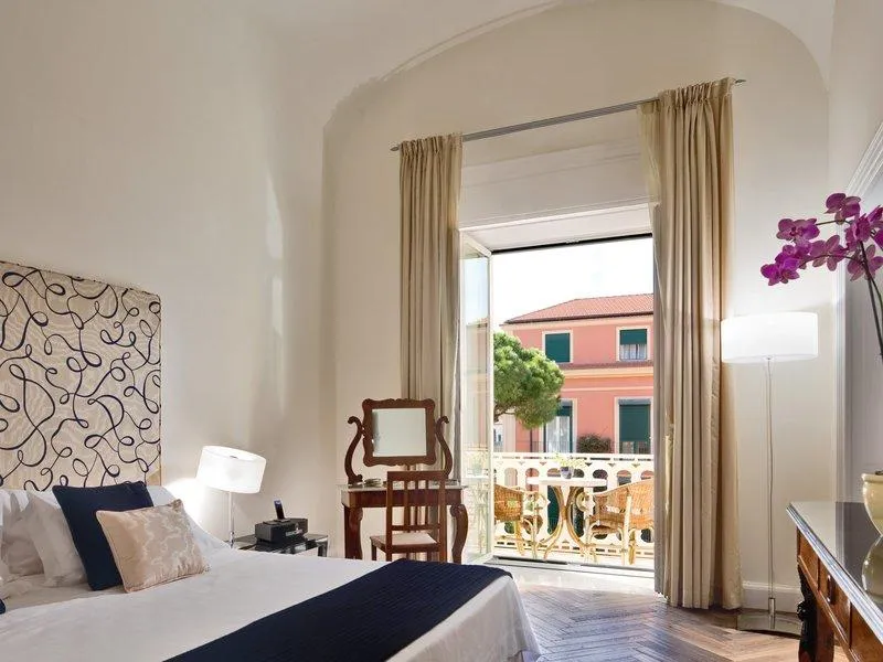 JUNIOR SUITE SUPERIOR SIDE SEA VIEW Room, Grand Hotel Excelsior Vittoria Spa, Naples